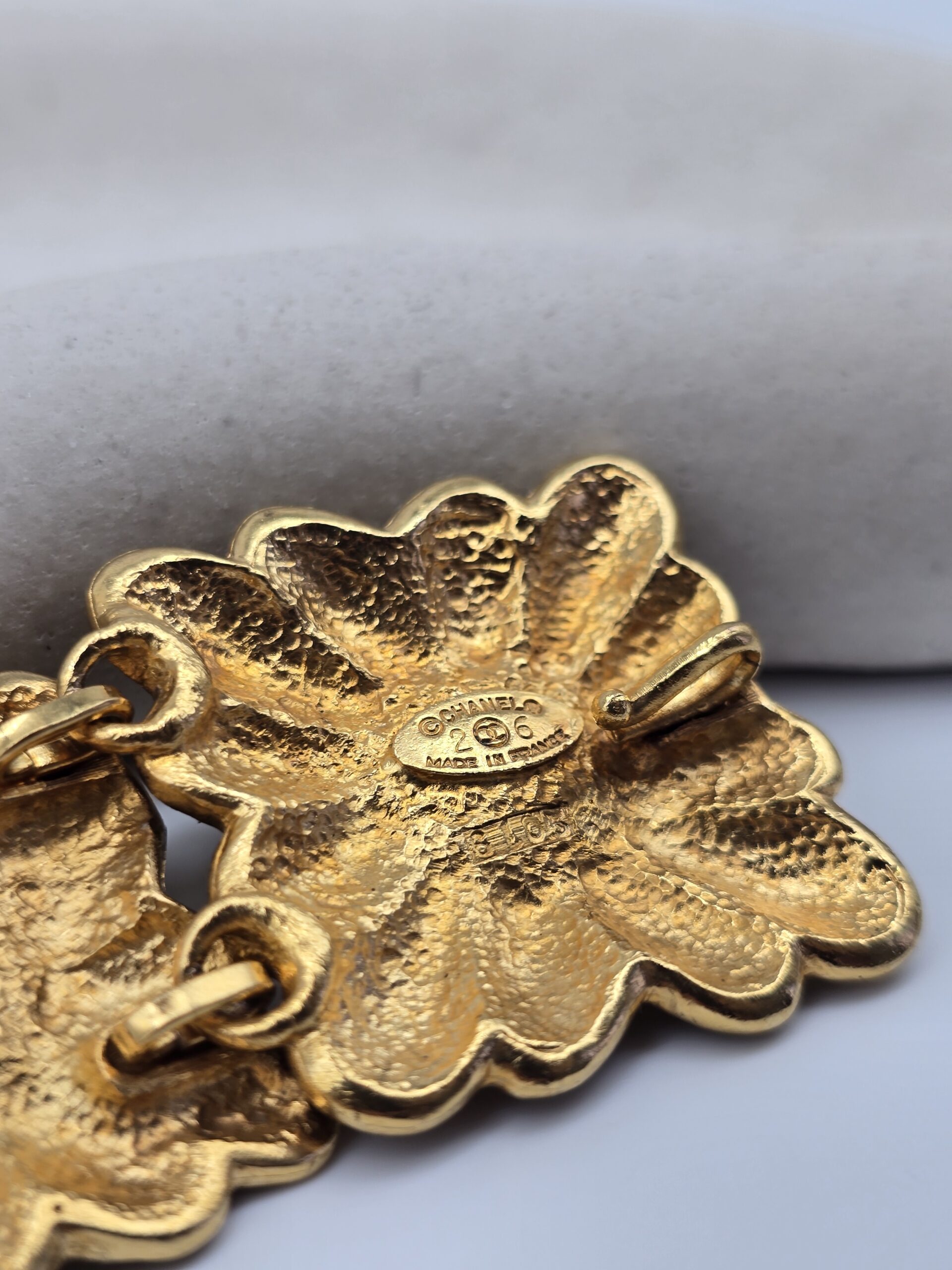 "CHANEL - pasek vintage z perłami lata 90. sygnowanie