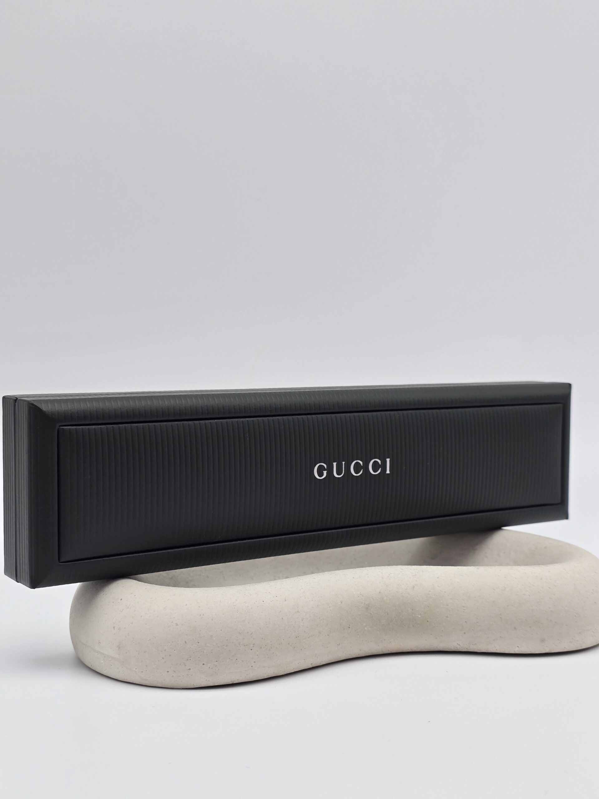 GUCCI- elegancki zegarek vintage na pasku, lata 90. pudełko