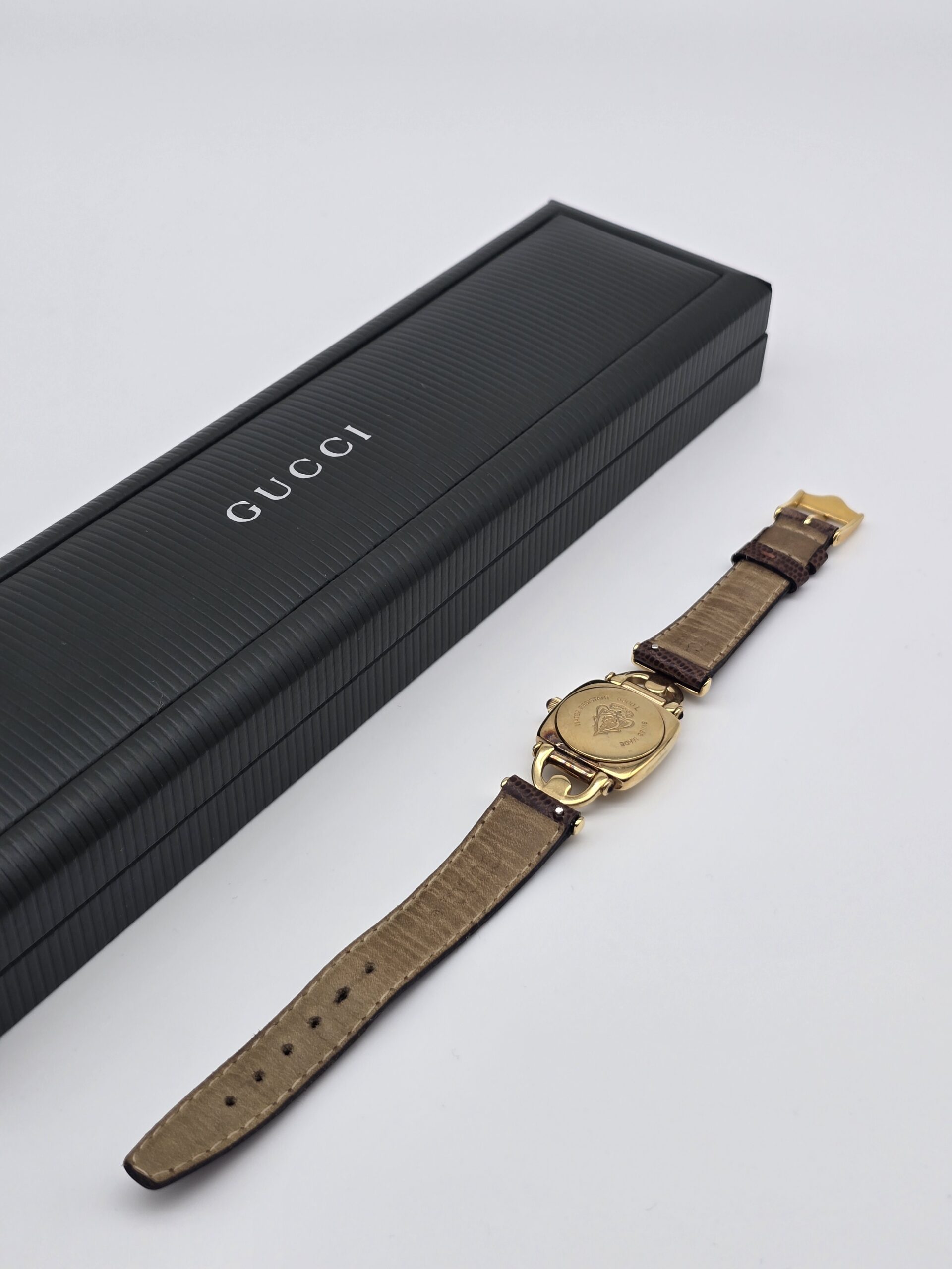 GUCCI- elegancki zegarek vintage na pasku, lata 90. tył
