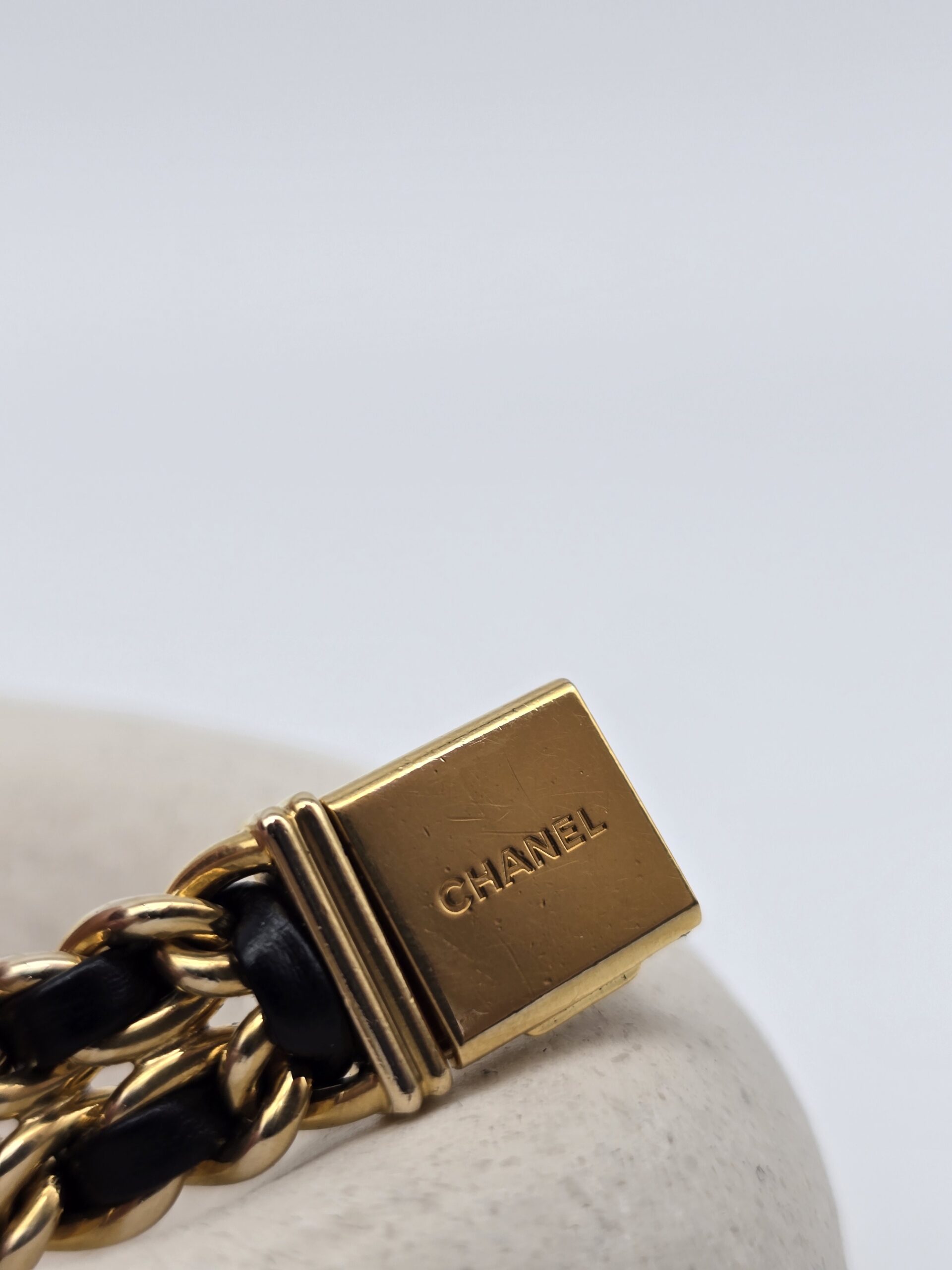 "CHANEL- model Chanel Première, lata 80." zapięcie