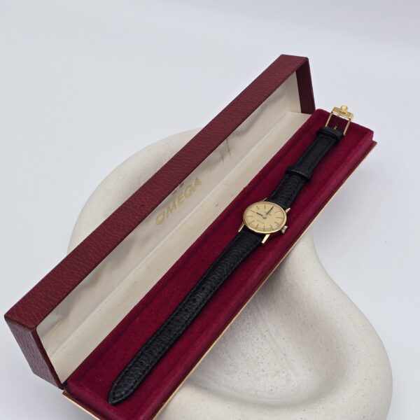 OMEGA - minimalistyczny zegarek vintage na pasku, lata xx
