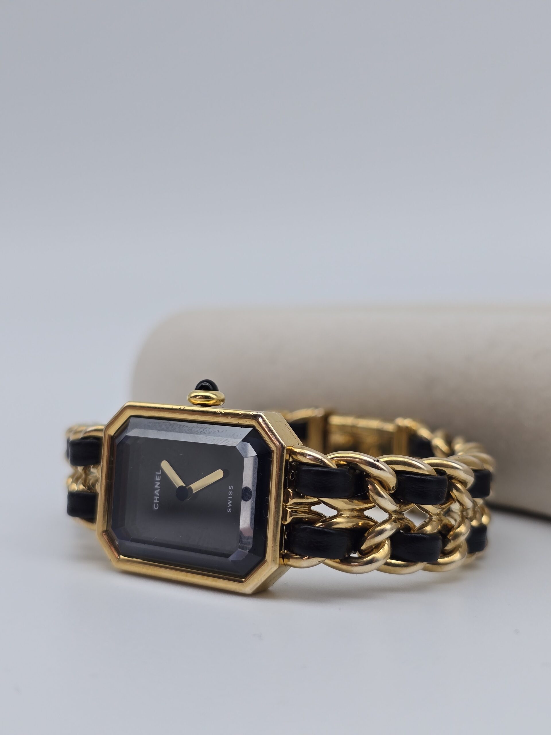 "CHANEL- model Chanel Première, lata 80."