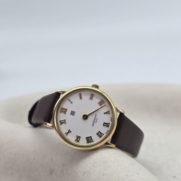 GIVENCHY - zegarek vintage z rzymskimi indeksami, lata 90.