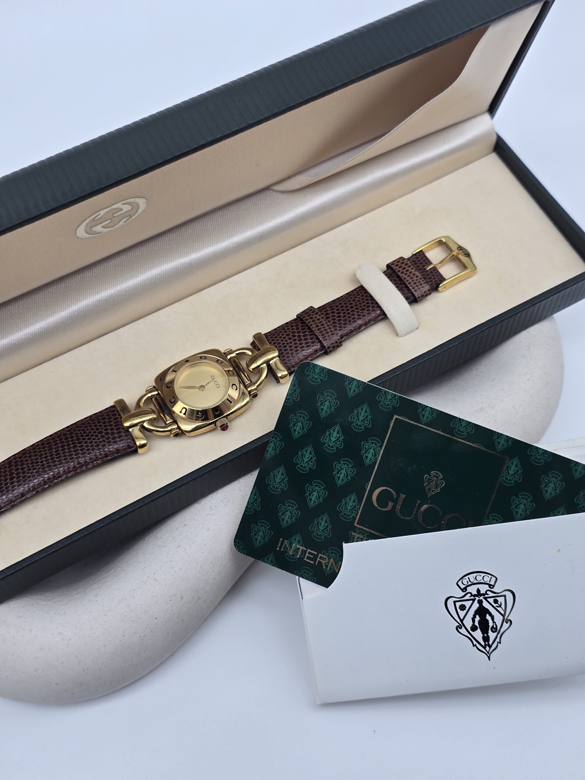 GUCCI- elegancki zegarek vintage na pasku, lata 90.