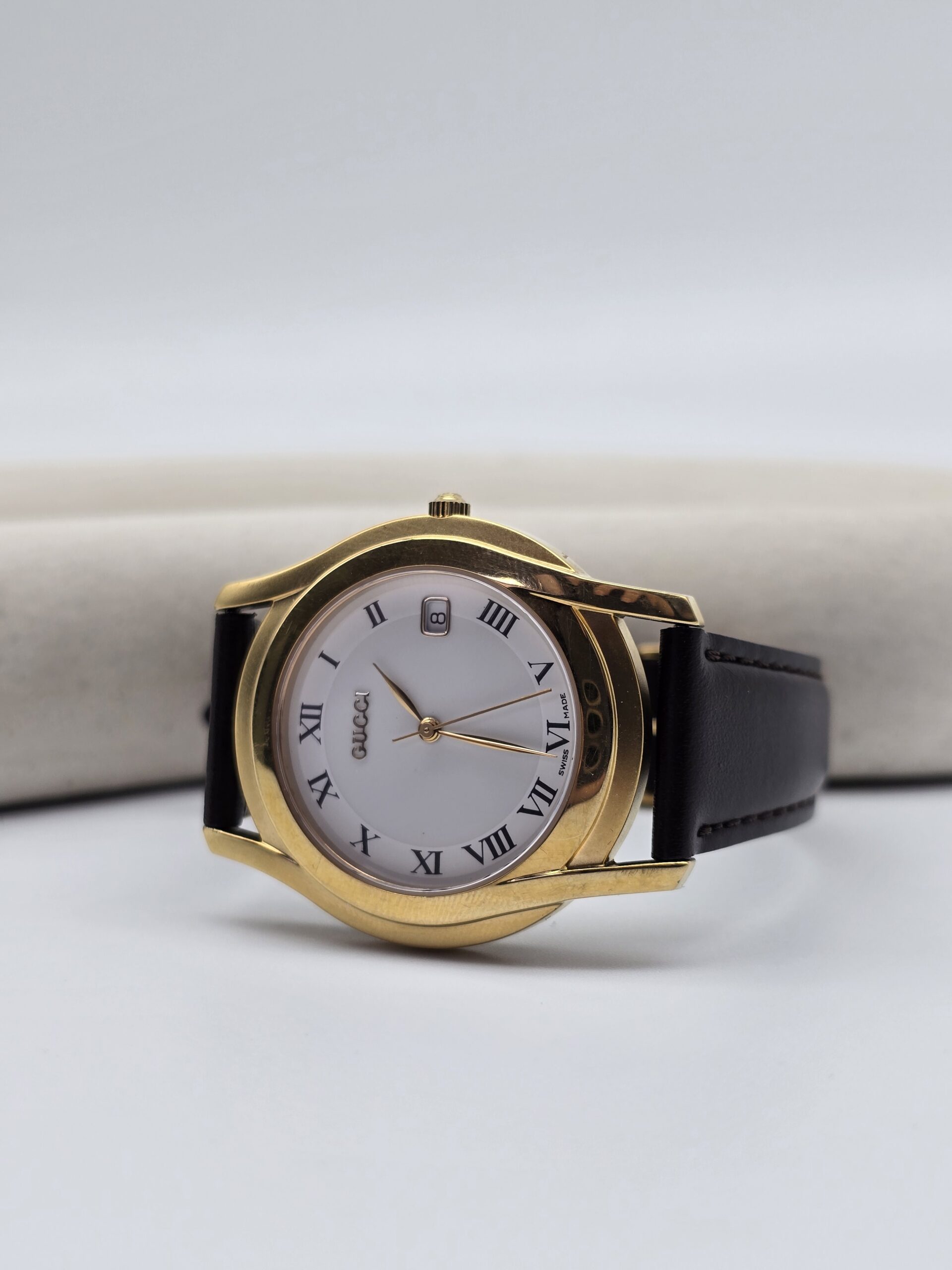 GUCCI - elegancki zegarek vintage z rzymskimi indeksami, lata 90.