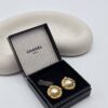 CHANEL - złote klipsy vintage z perłą, lata 90.