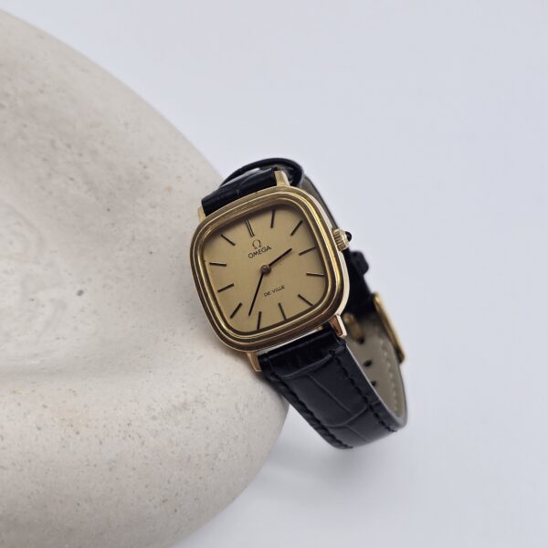 OMEGA - minimalistyczny zegarek vintage na pasku,1975 r.