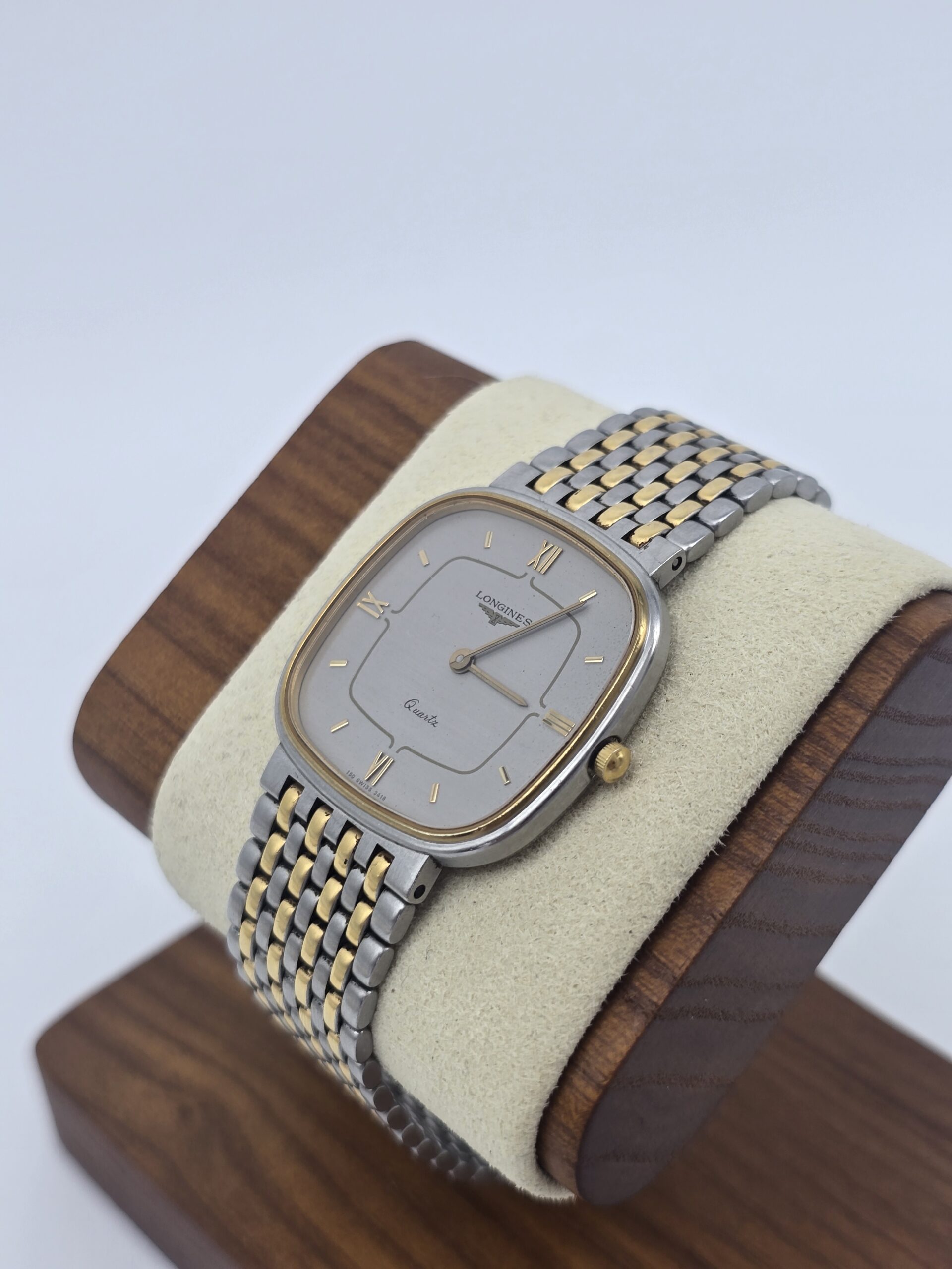LONGINES - ozdobny zegarek vintage na bransolecie, lata 90. stojak