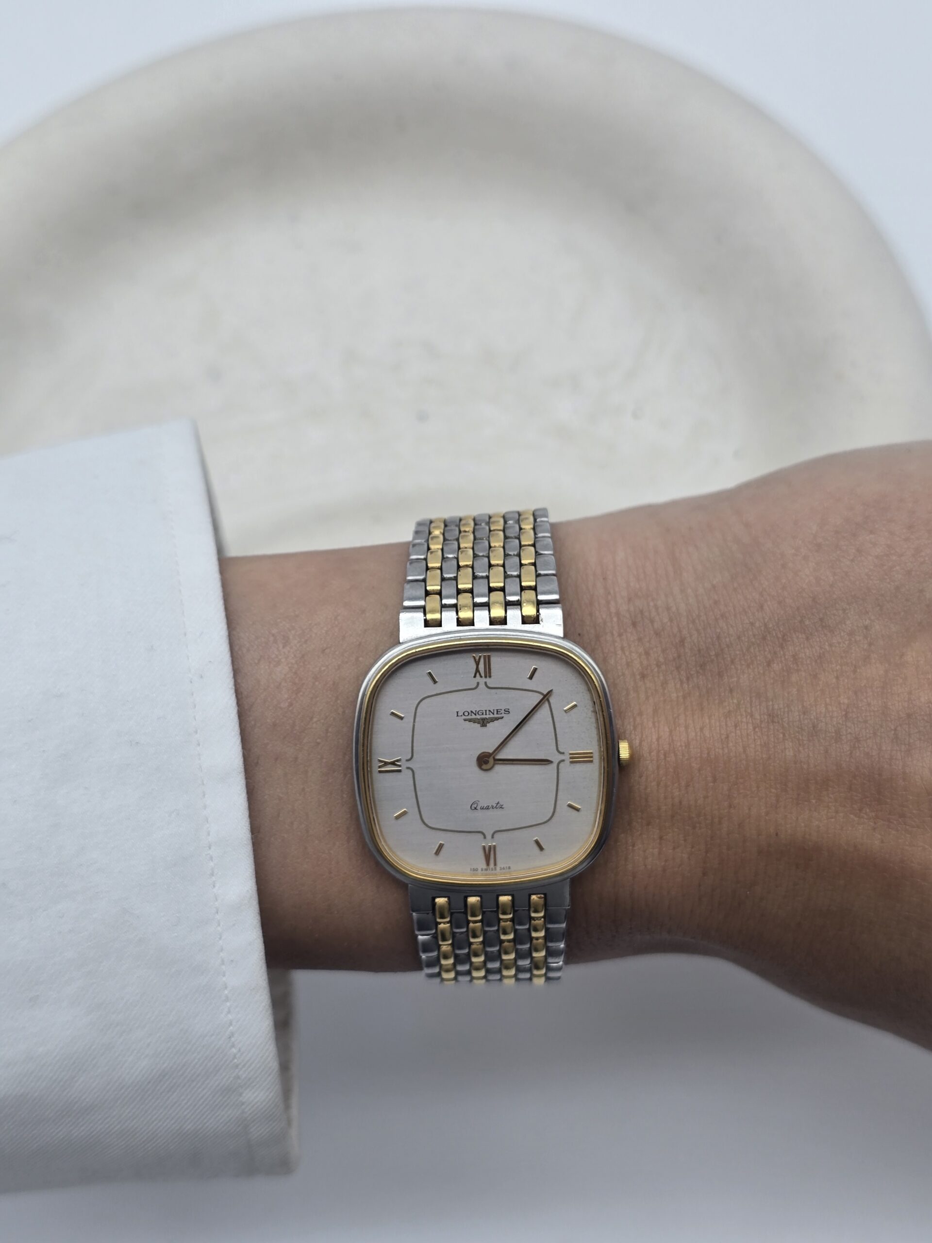 LONGINES - ozdobny zegarek vintage na bransolecie, lata 90. nadgarstek