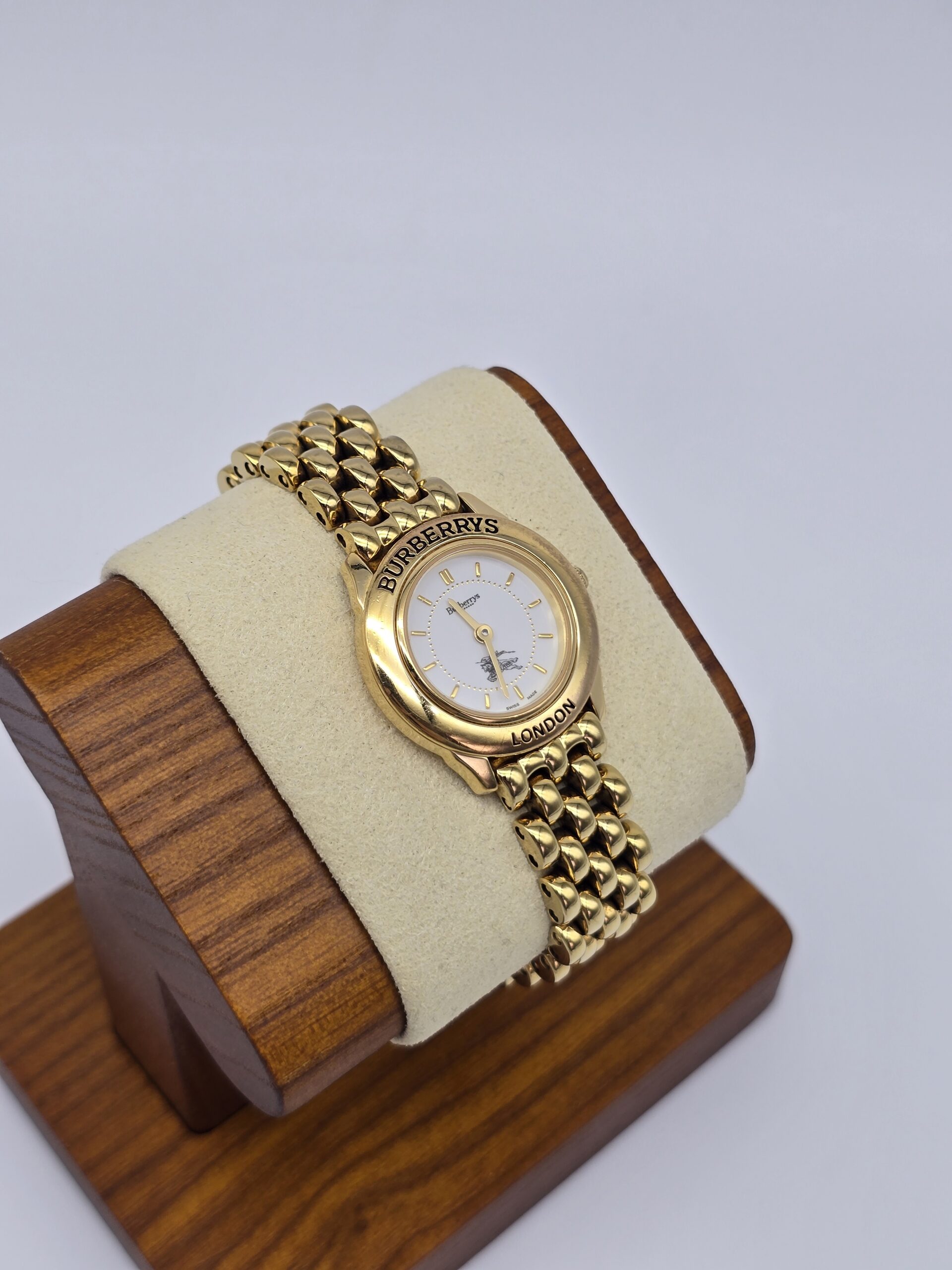 BURBERRY - klasyczny zegarek vintage z jasną tarczą na stojaku