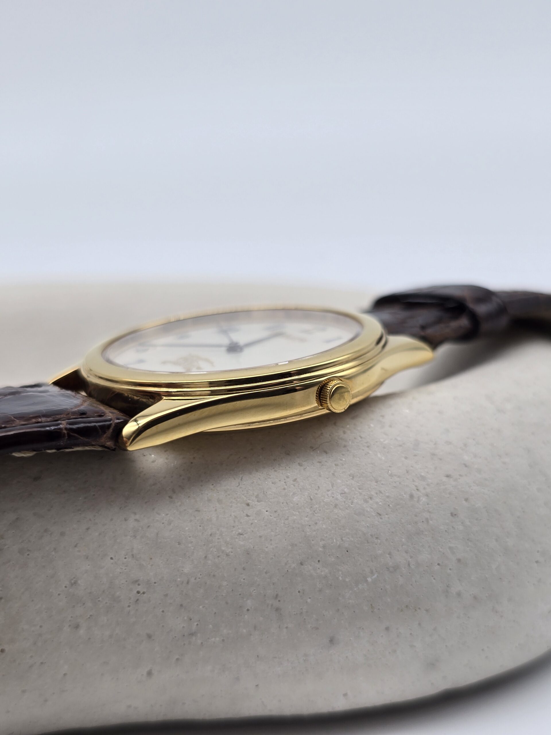BURBERRY - elegancki zegarek vintage z arabskimi indeksami koronka