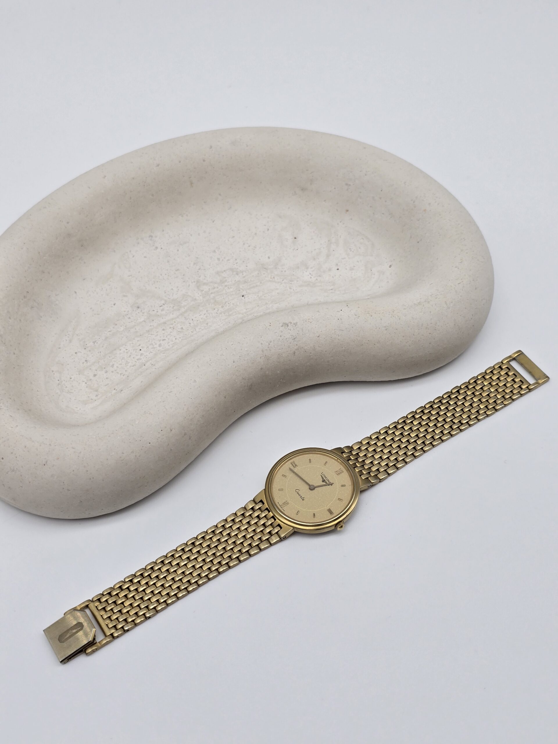 LONGINES - subtelny zegarek vintage na bransolecie front