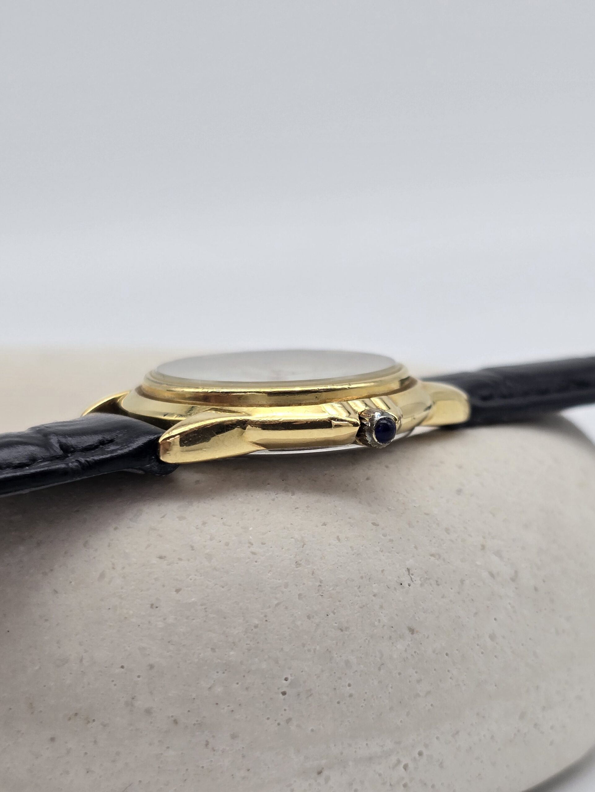 YVES SAINT LAURENT - klasyczny zegarek vintage z rzymskimi indeksami koronka