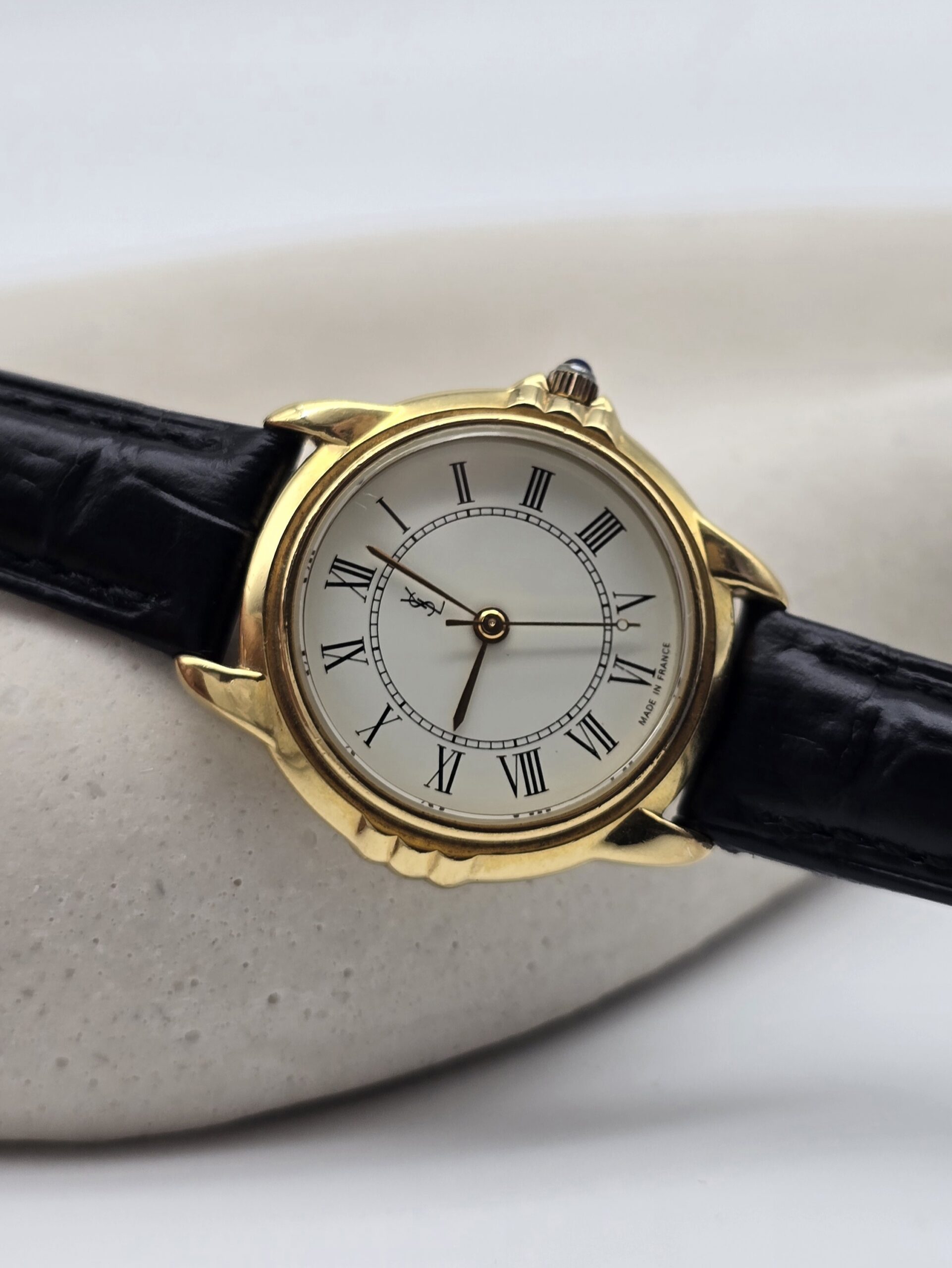 YVES SAINT LAURENT - klasyczny zegarek vintage z rzymskimi indeksami