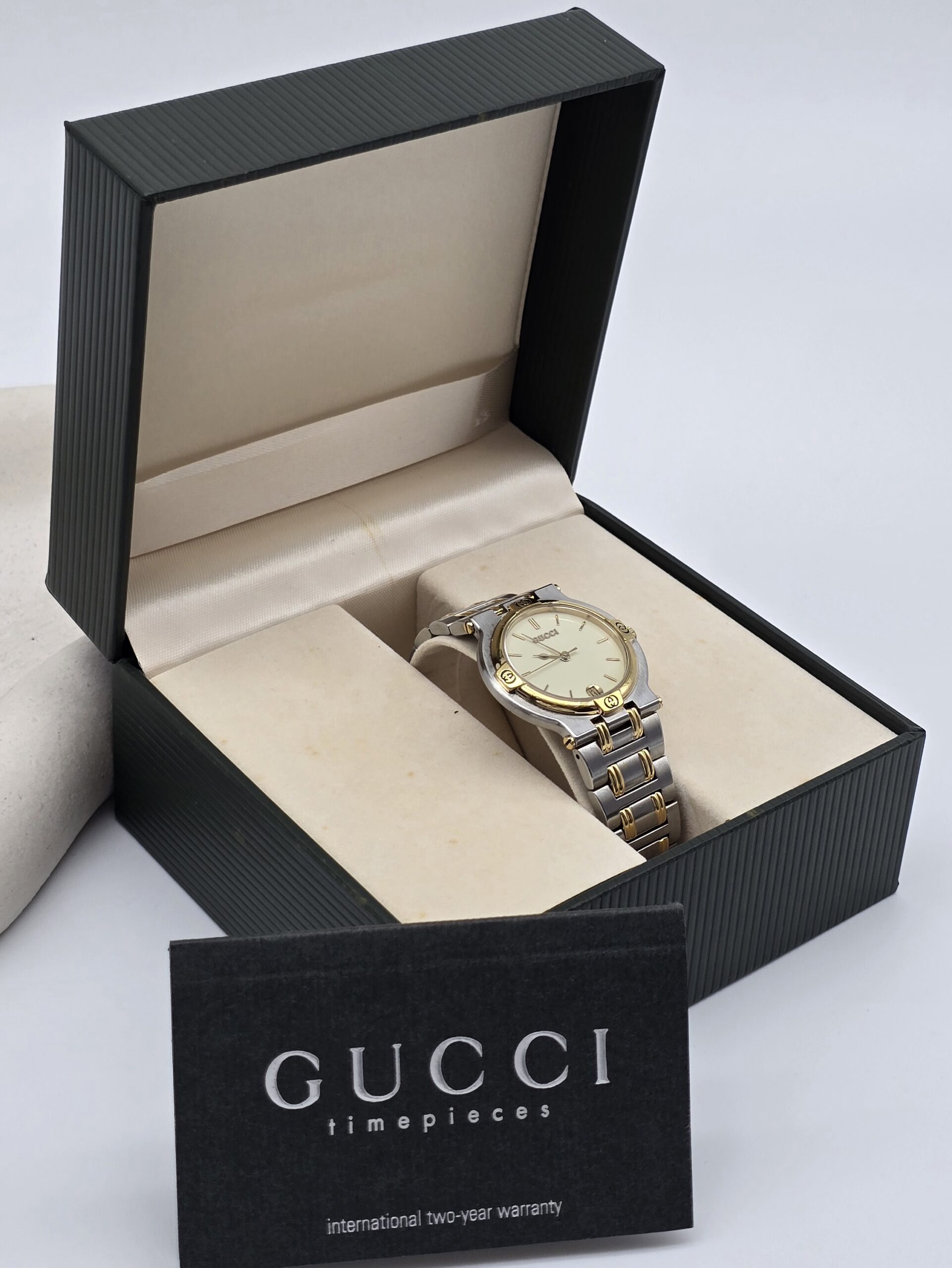 GUCCI 9000M - elegancki zegarek vintage z datownikiem, lata 90.