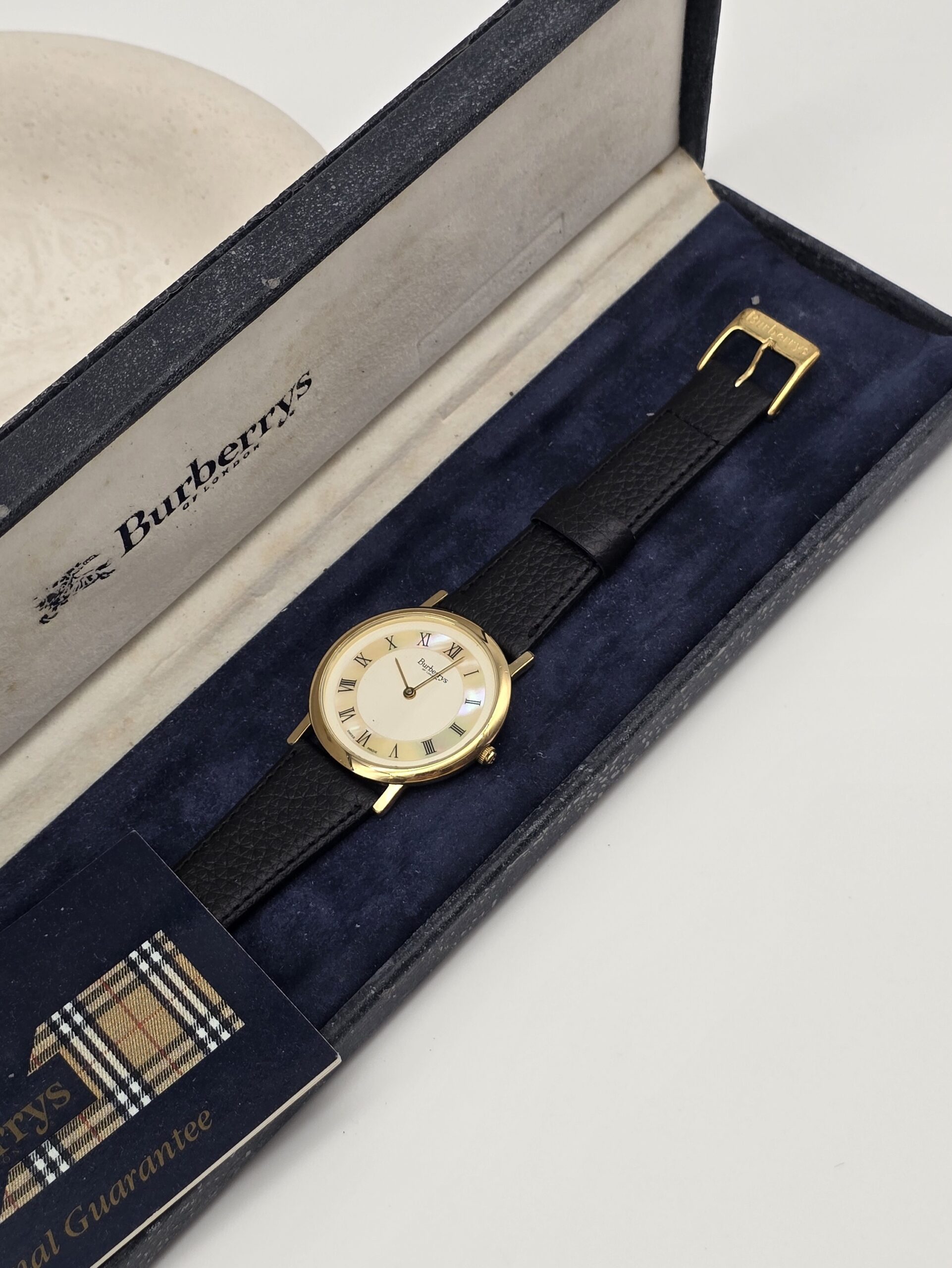 BURBERRY - elegancki zegarek vintage z tarczą z masy perłowej