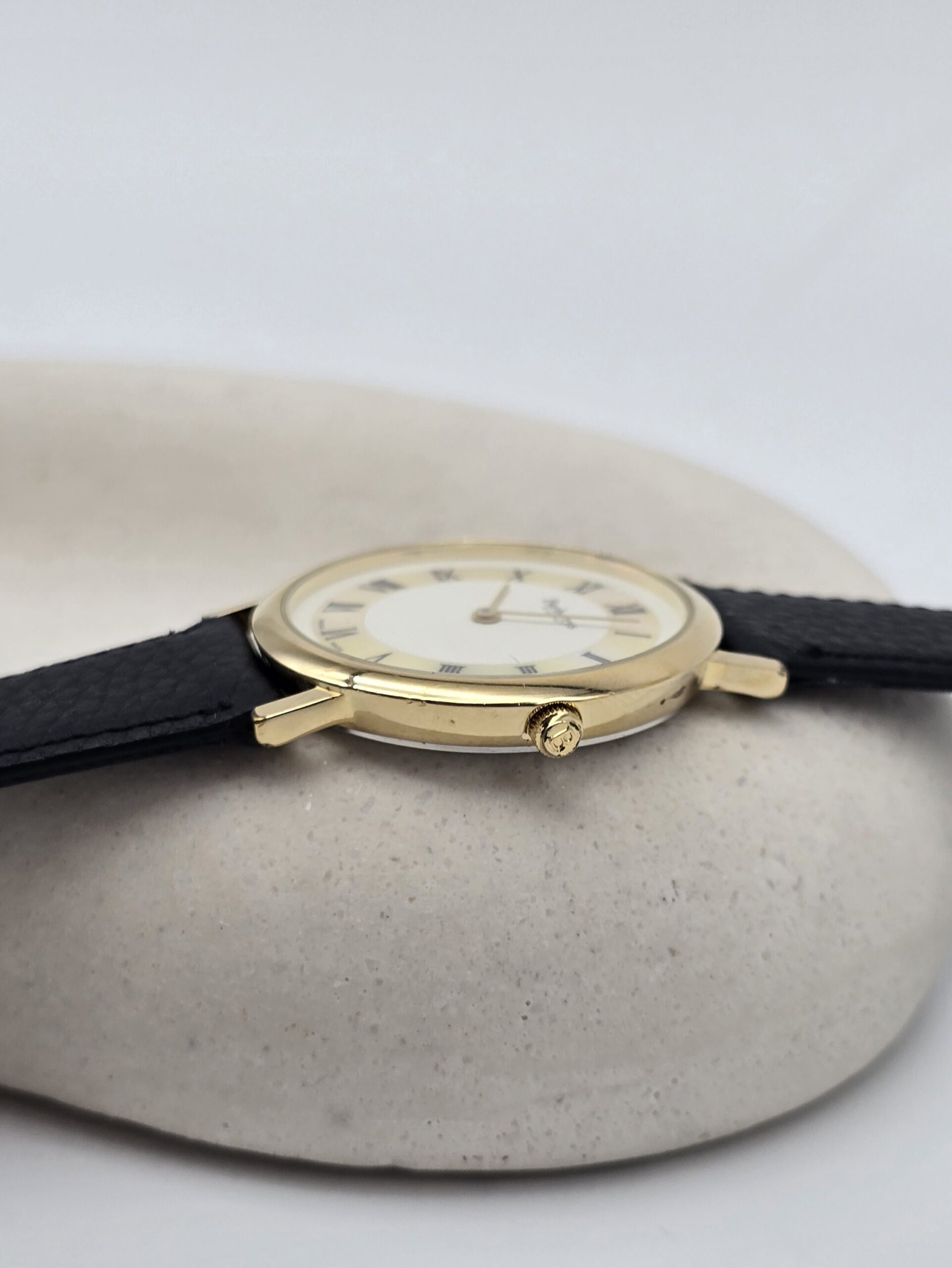 BURBERRY - elegancki zegarek vintage z tarczą z masy perłowej koronka