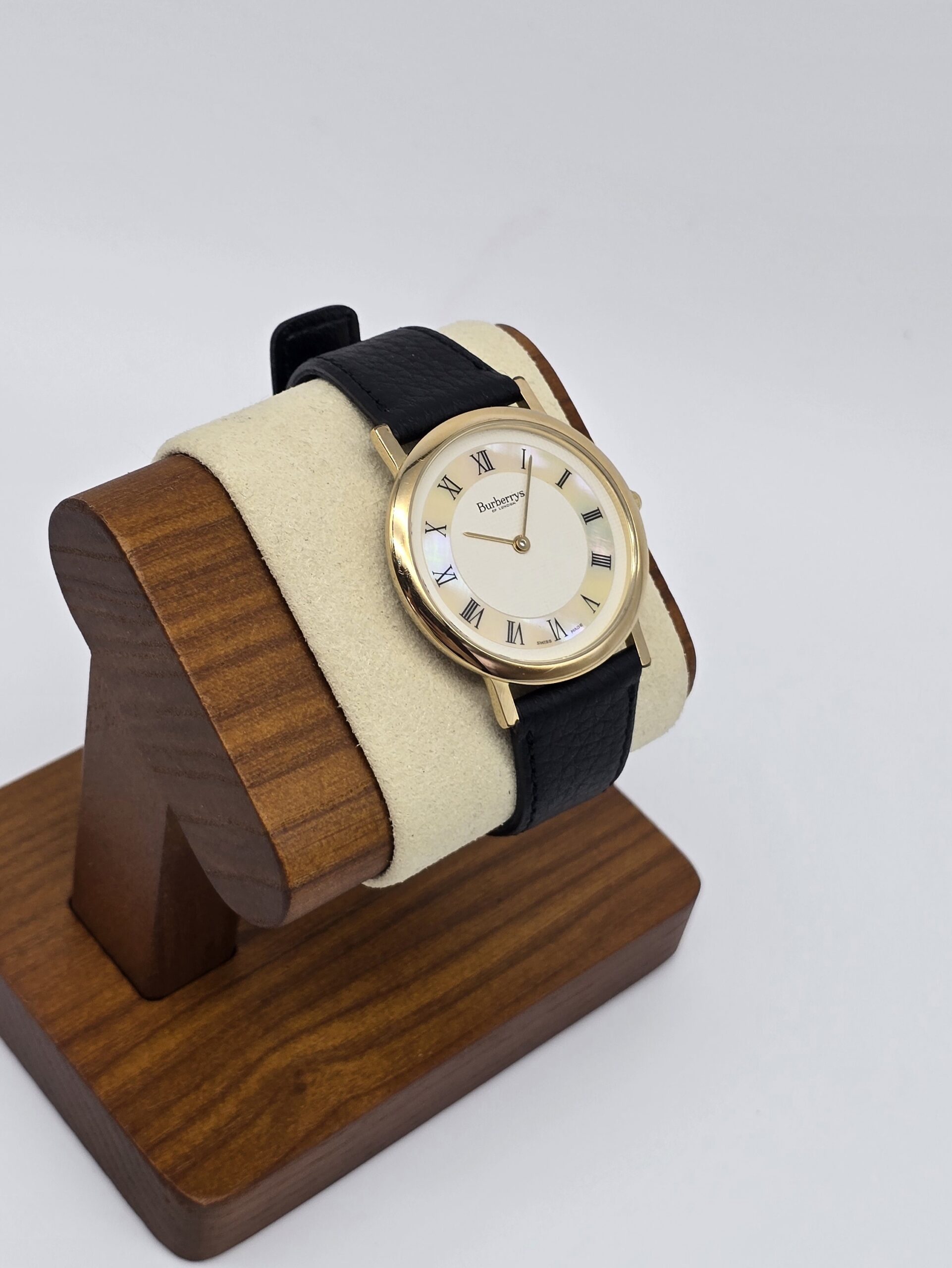 BURBERRY - elegancki zegarek vintage z tarczą z masy perłowej na stojaku
