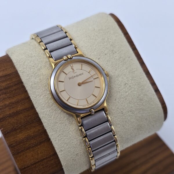 YSL - zegarek vintage na bransolecie, lata 90. stojak