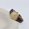 OMEGA - elegancki zegarek vintage na pasku z liniowymi indeksami, lata 80. przód