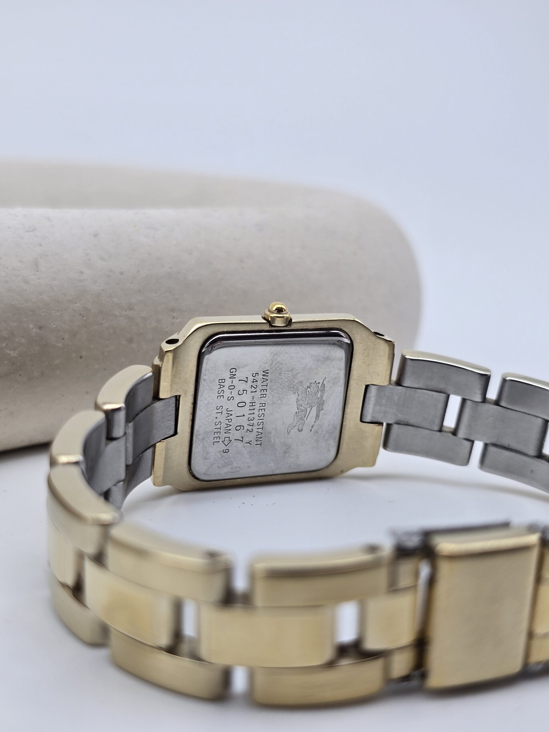 BURBERRY - elegancki zegarek vintage z kwadratową kopertą tył