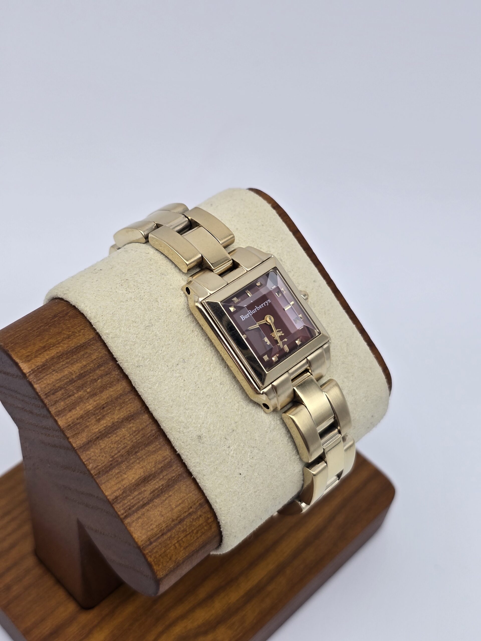 BURBERRY - elegancki zegarek vintage z kwadratową kopertą na stojaku