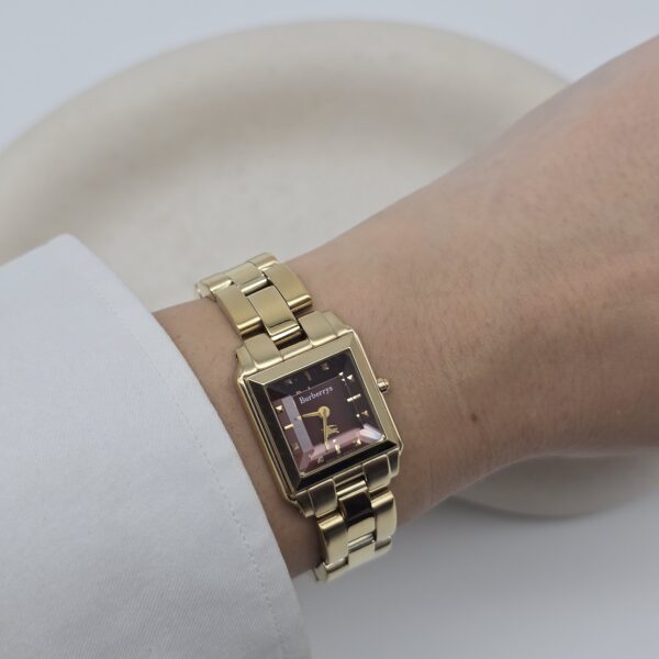 BURBERRY - elegancki zegarek vintage z kwadratową kopertą na ręku