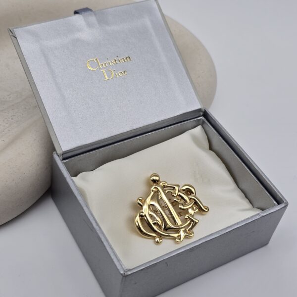 DIOR - złota broszka vintage z monogramem