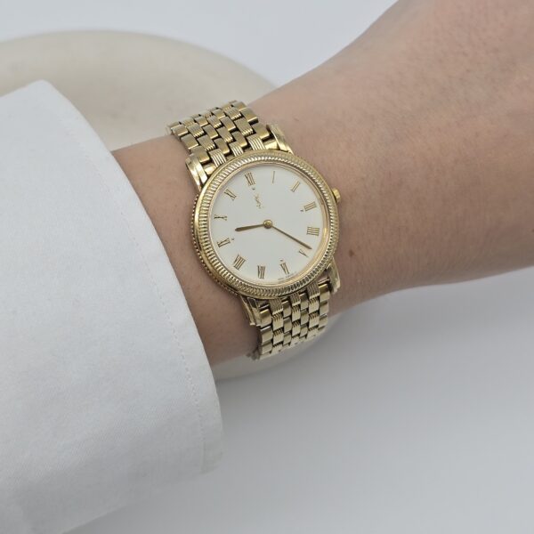 YSL - elegancki zegarek vintage z rzymskimi indeksami na sobie