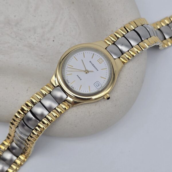 GIVENCHY - elegancki zegarek vintage na bransolecie z datownikiem na podstawce