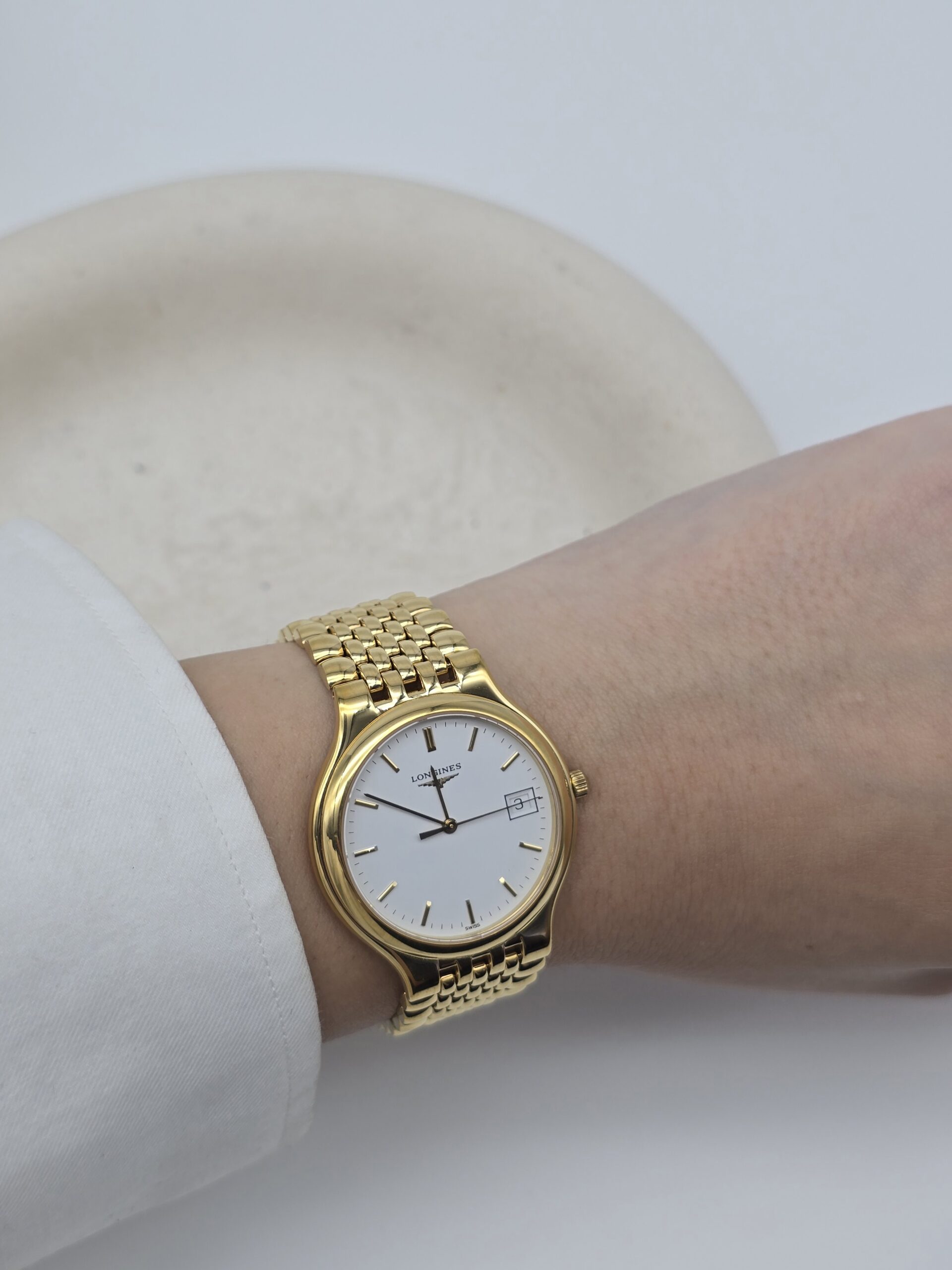 LONGINES Flagship - klasyczny zegarek vintage z datownikiem na ręku