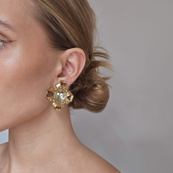 GIVENCHY - - klipsy na modelce