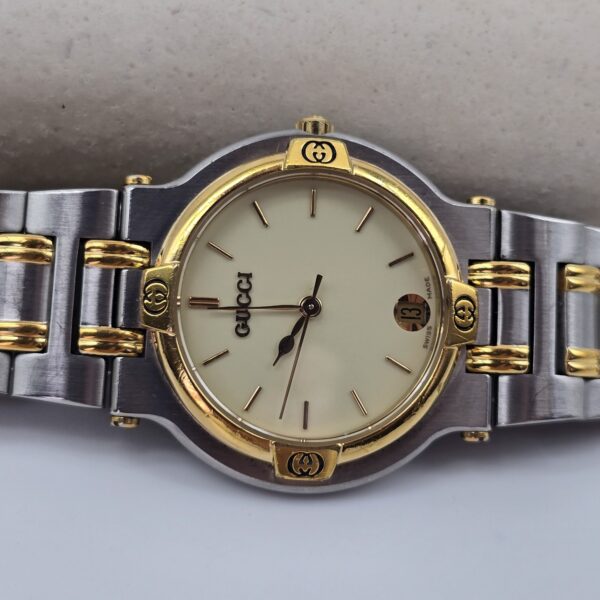GUCCI 9000M - elegancki zegarek vintage z datownikiem, lata 90. tarcza