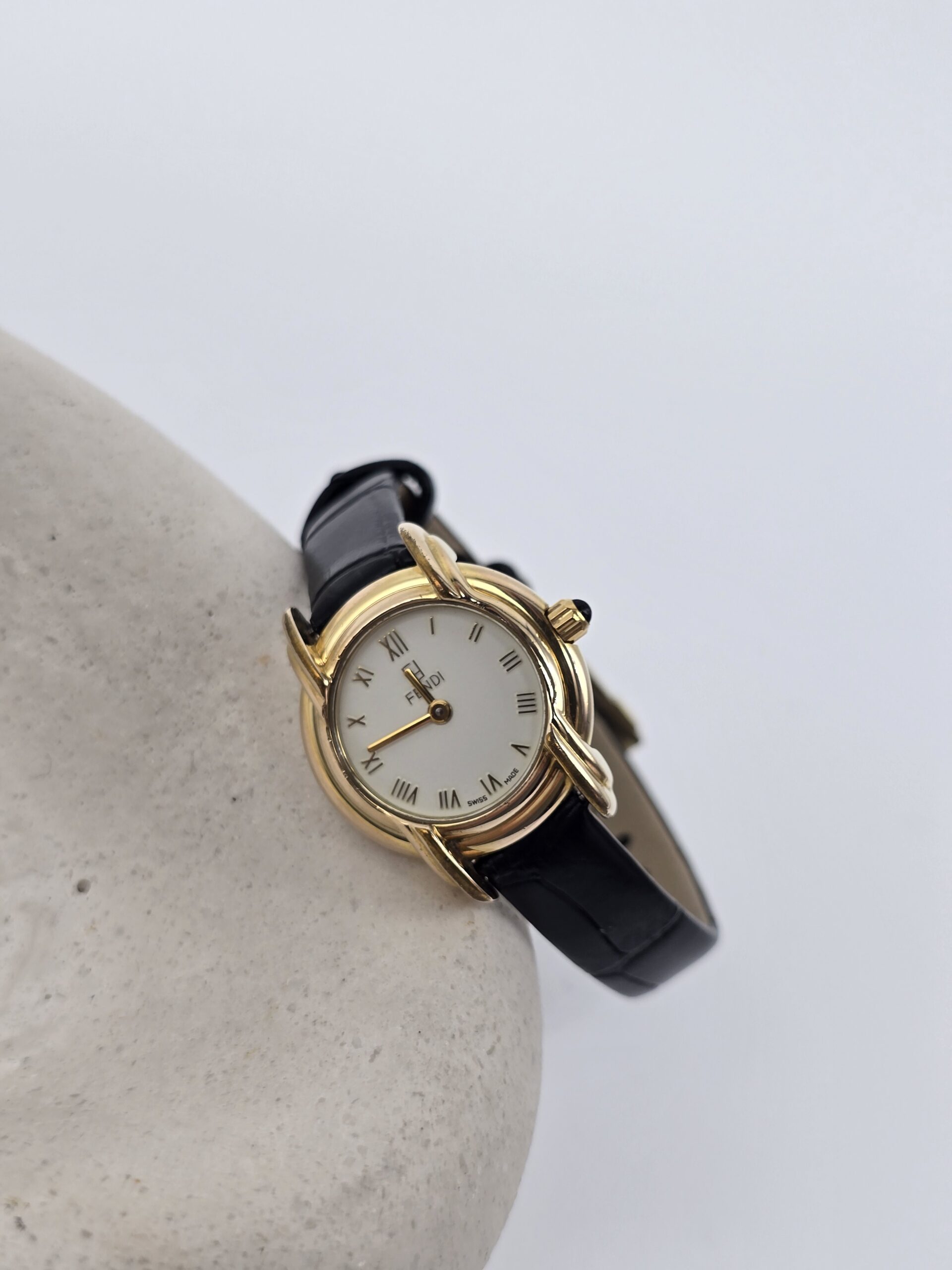 FENDI - elegancki zegarek vintage z rzymskimi indeksami