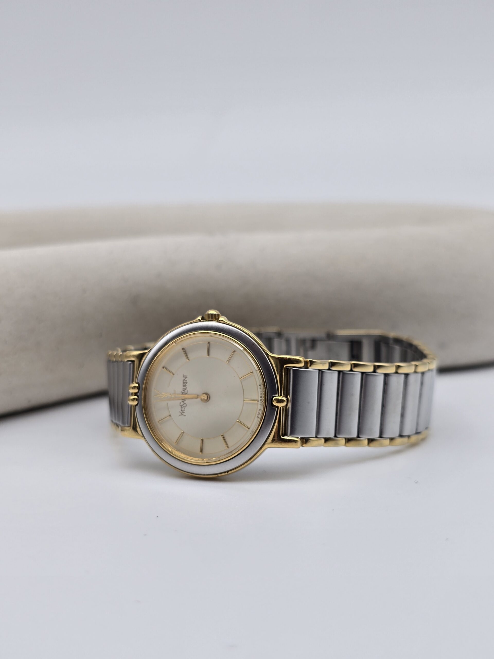 YVES SAINT LAURENT - zegarek vintage z liniowymi indeksami