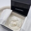 Chanel Camellia Corsage - broszka w kształcie kwiatu kamelii