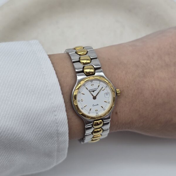 LONGINES Conquest - elegancki zegarek vintage na bransolecie na sobie