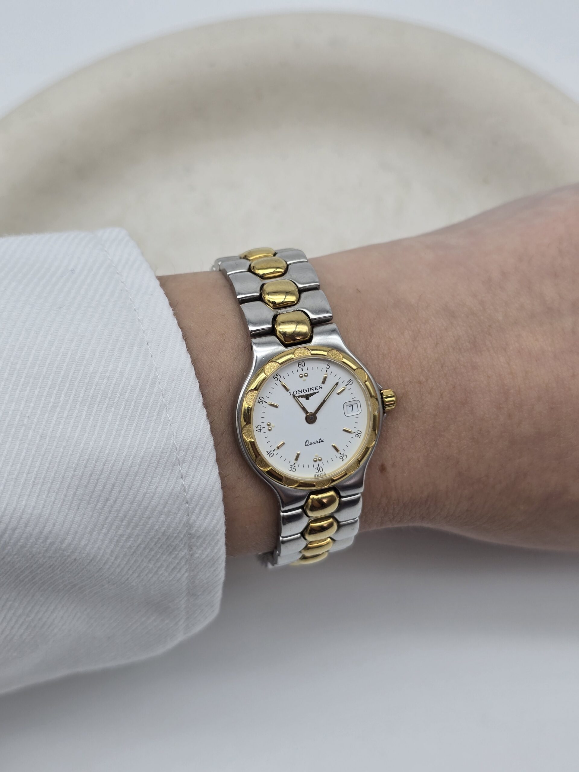 LONGINES Conquest - elegancki zegarek vintage na bransolecie na sobie