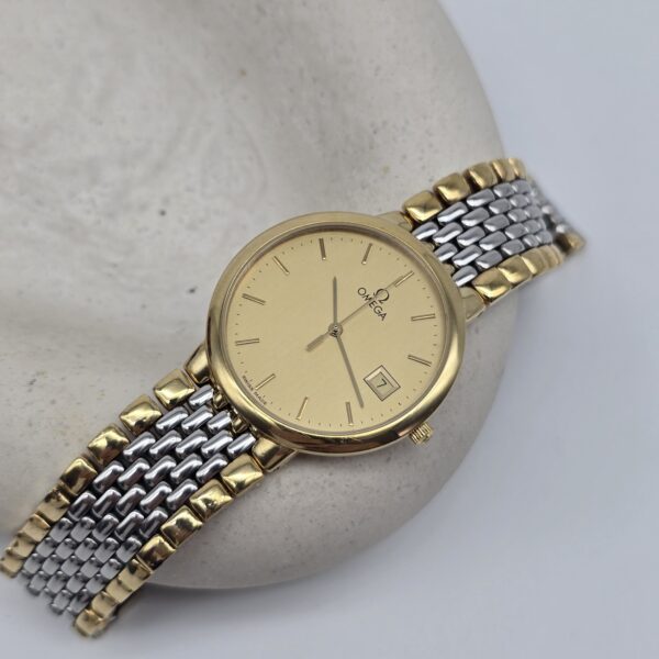 OMEGA De Ville - klasyczny zegarek vintage na bransolecie front