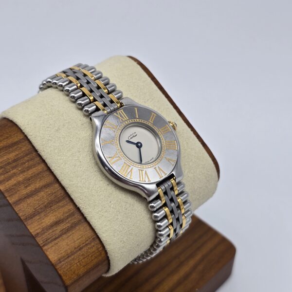 CARTIER Must de Cartier 21 - elegancki zegarek vintage z rzymskimi indeksami stojak