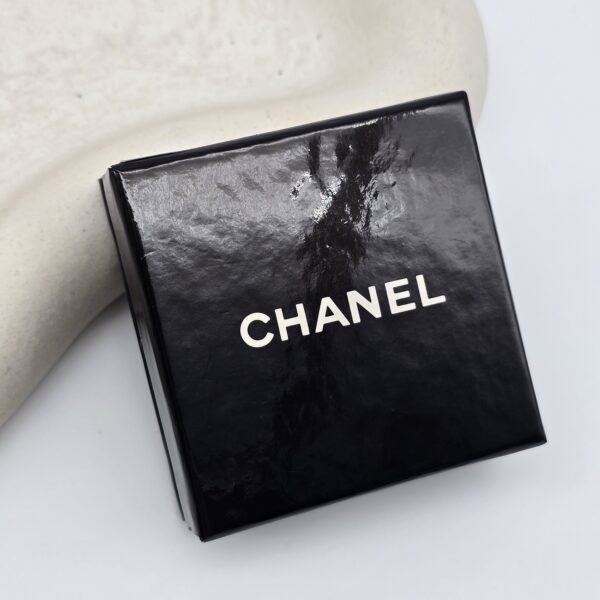 CHANEL - klipsy vintage z logo CC, lata 90. pudełko