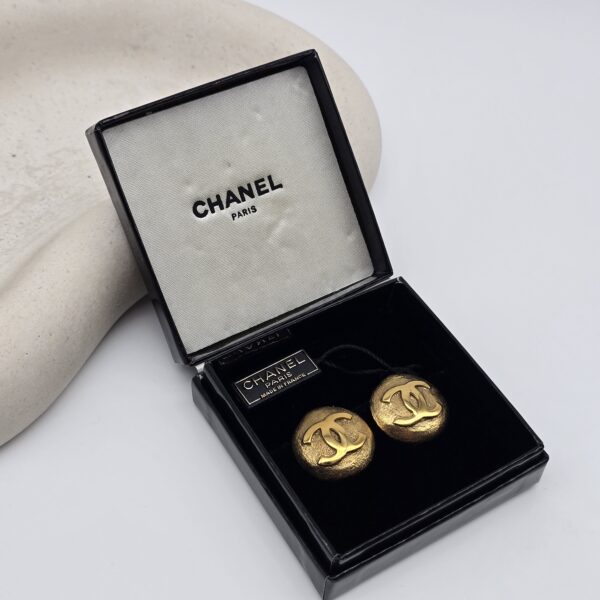 CHANEL - klipsy vintage z logo CC, lata 90. środek