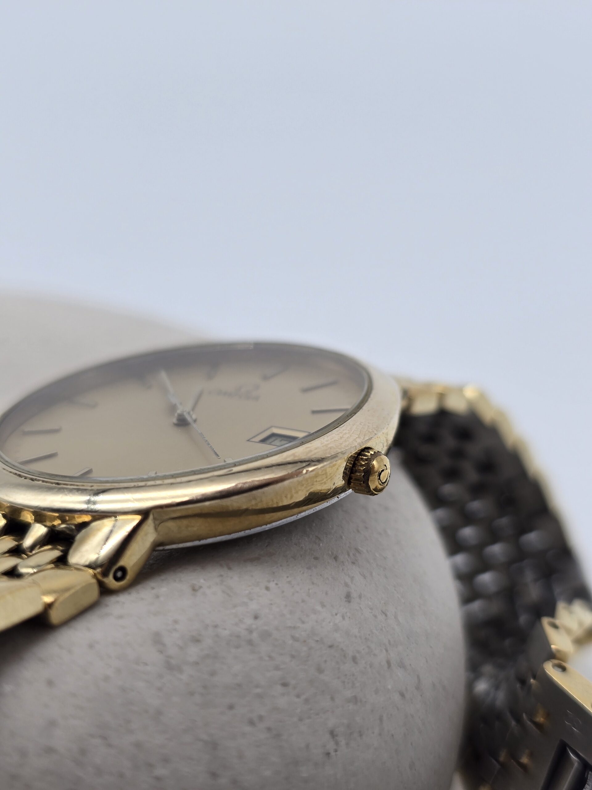OMEGA - elegancki zegarek vintage na bransolecie koronka