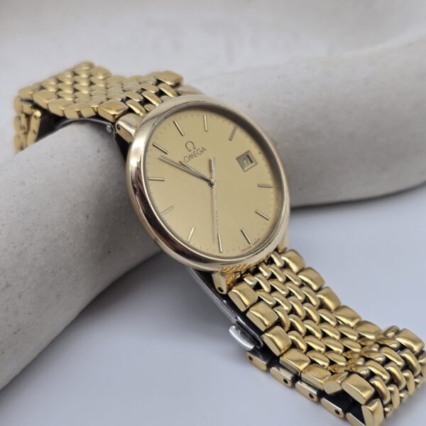 OMEGA - elegancki zegarek vintage na bransolecie front