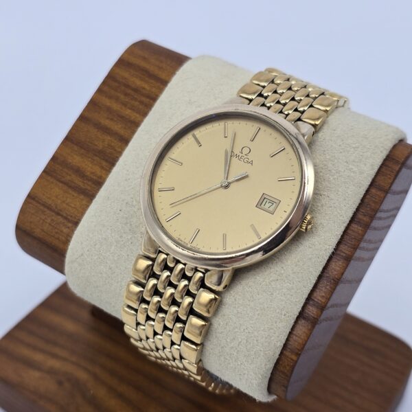 OMEGA - elegancki zegarek vintage na bransolecie stojak