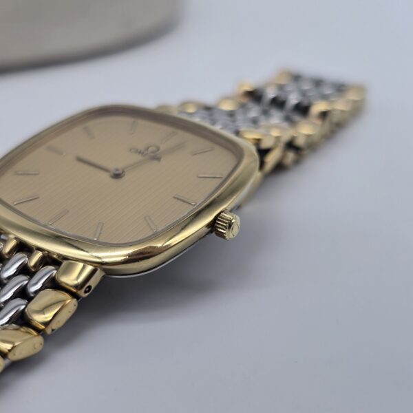 OMEGA De Ville - zegarek vintage na bransolecie z liniowymi indeksami koronka