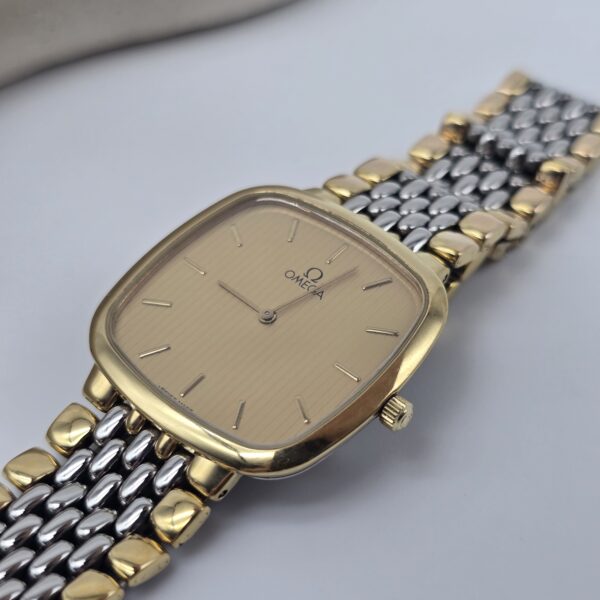 OMEGA De Ville - zegarek vintage na bransolecie z liniowymi indeksami tarcza