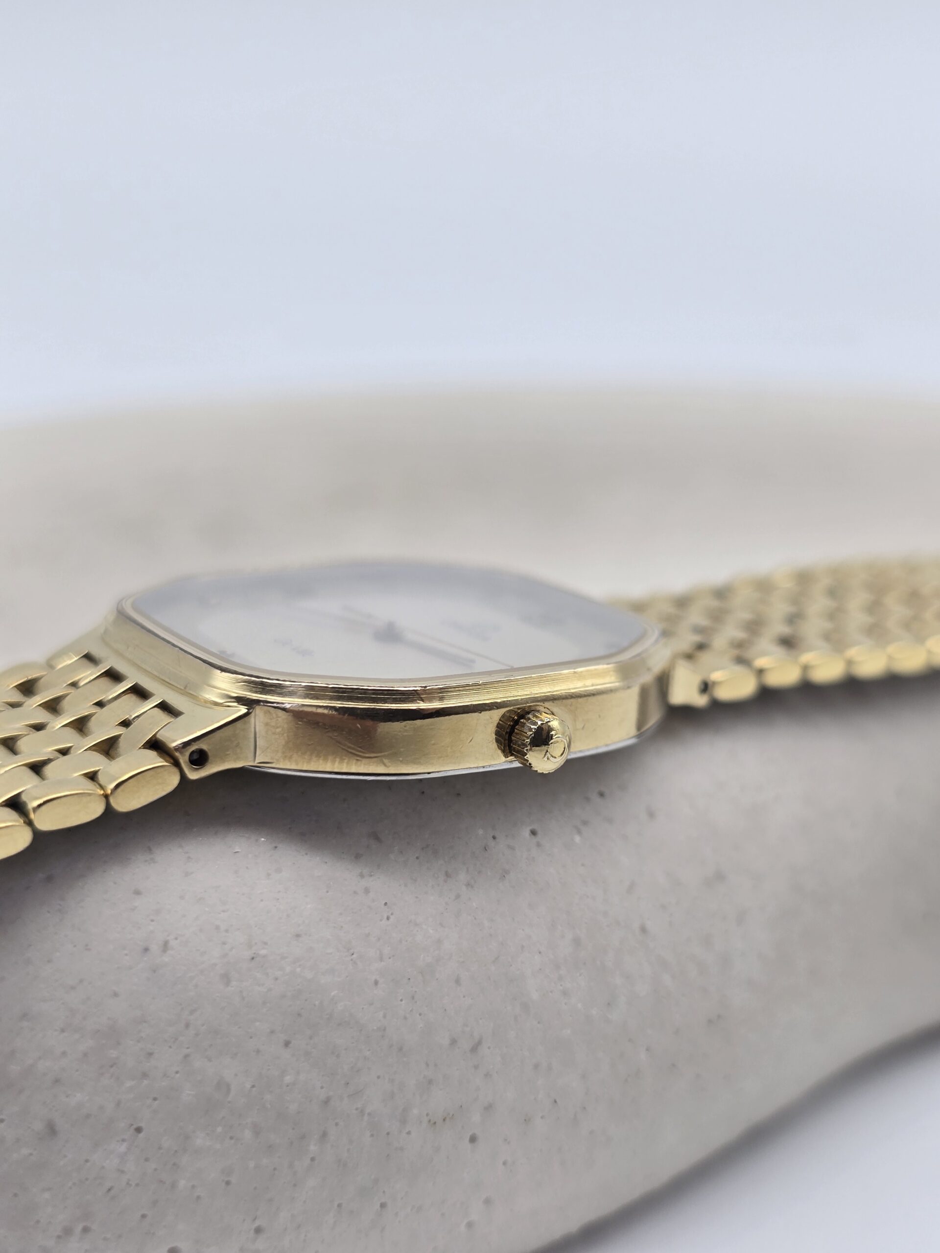 OMEGA De Ville - elegancki zegarek vintage na bransolecie koronka