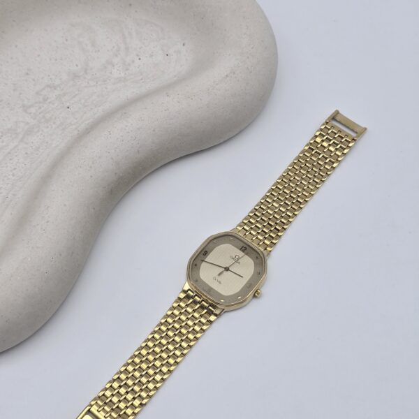 OMEGA De Ville - elegancki zegarek vintage na bransolecie fornt