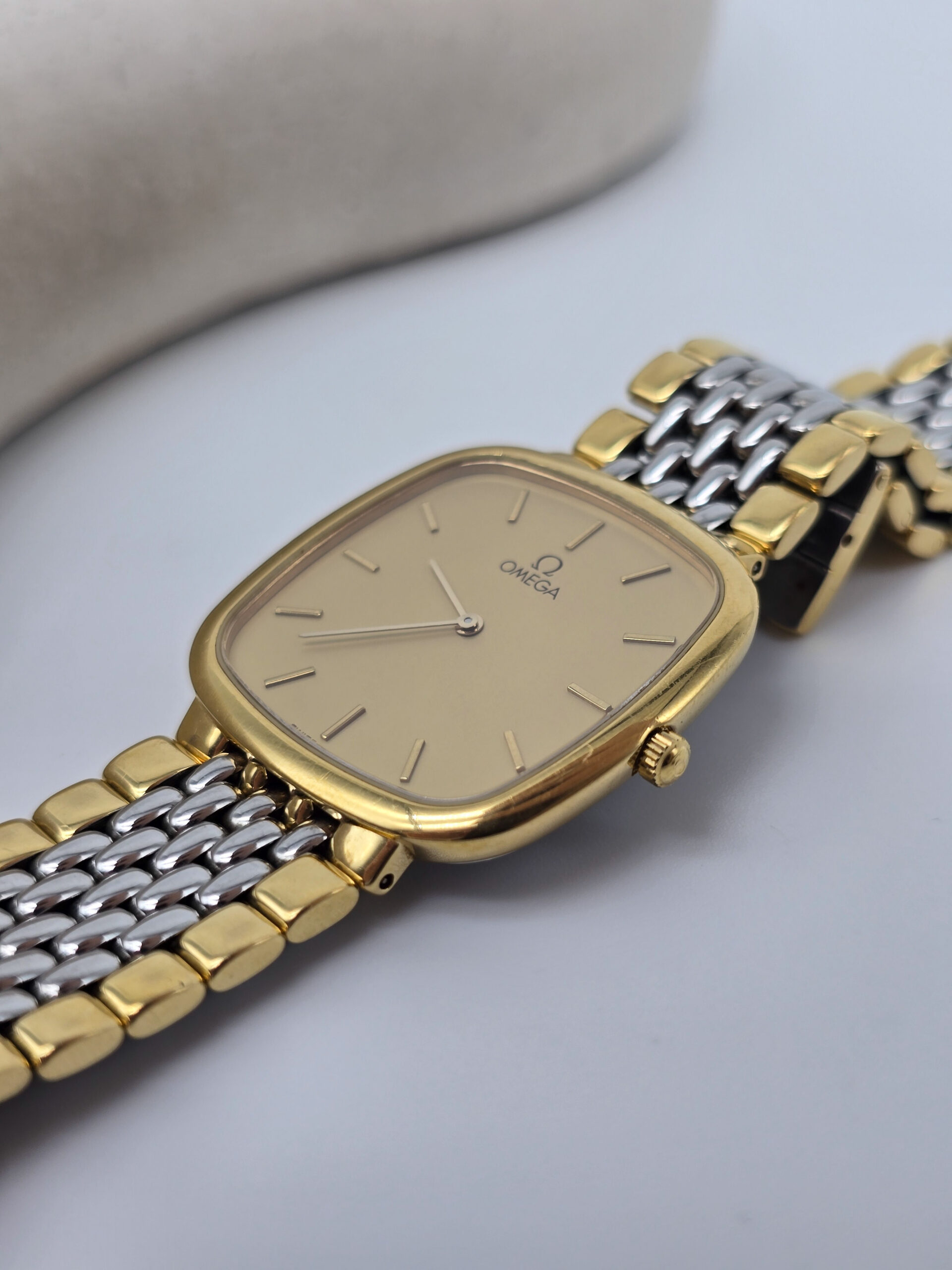 OMEGA De Ville - elegancki zegarek vintage na bransolecie koronka